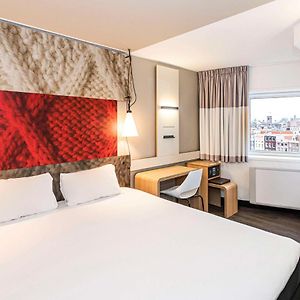 Kleine Kamer met een King Size Bed